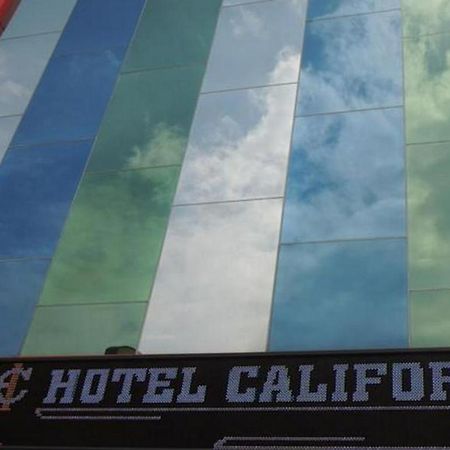 California Hotel Джакарта Экстерьер фото