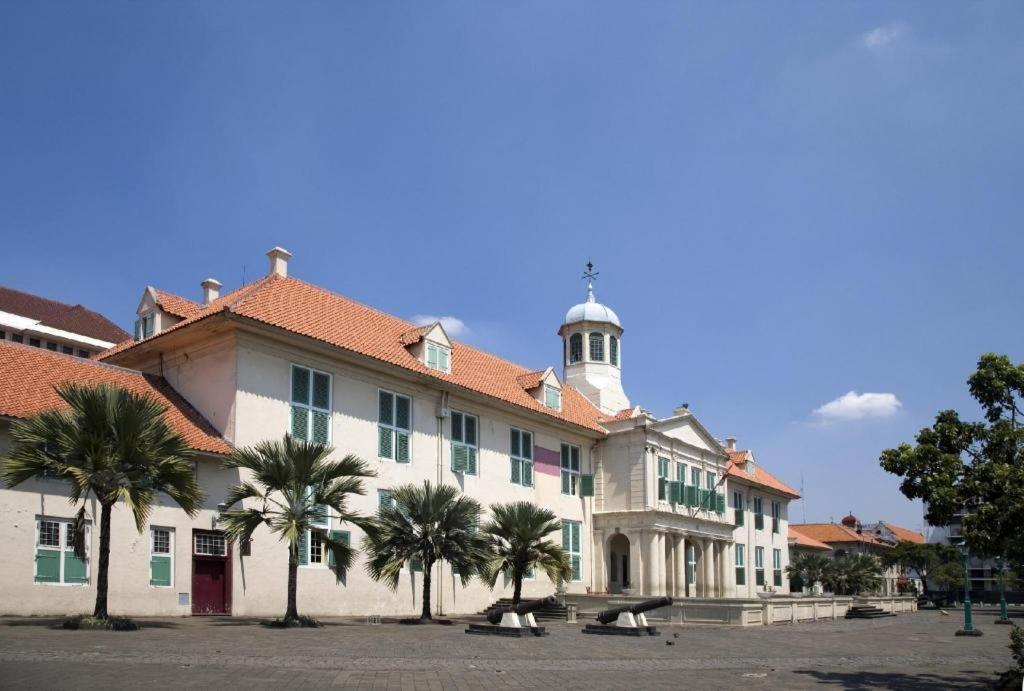 California Hotel Джакарта Экстерьер фото