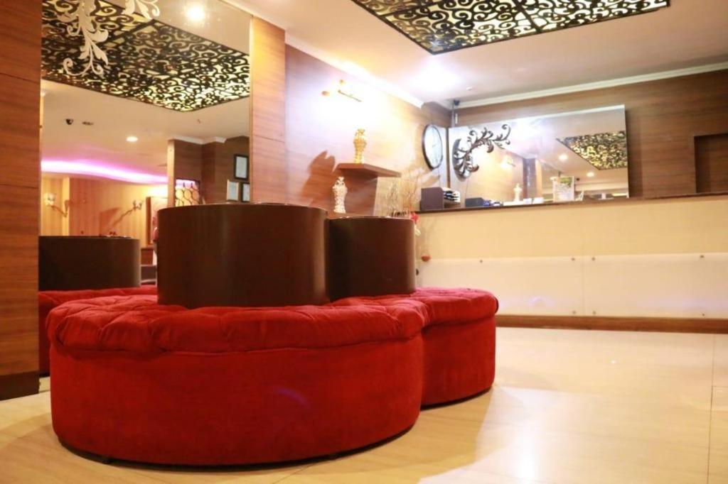 California Hotel Джакарта Экстерьер фото