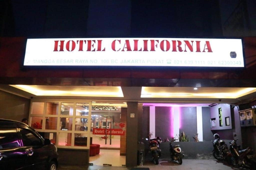 California Hotel Джакарта Экстерьер фото