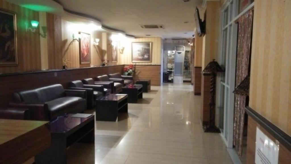 California Hotel Джакарта Экстерьер фото