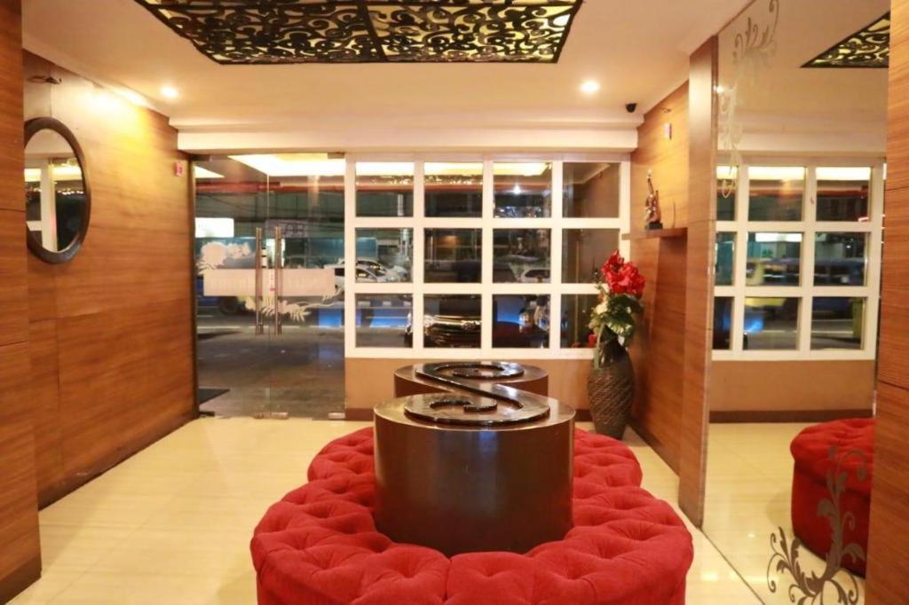California Hotel Джакарта Экстерьер фото