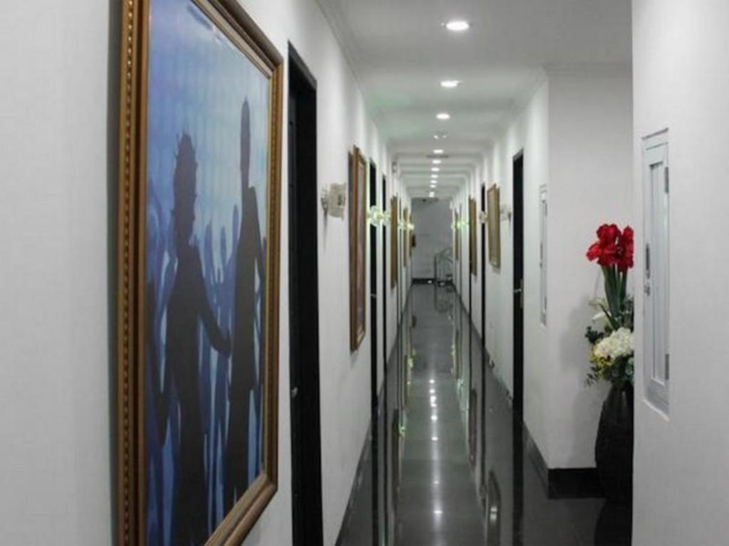 California Hotel Джакарта Экстерьер фото