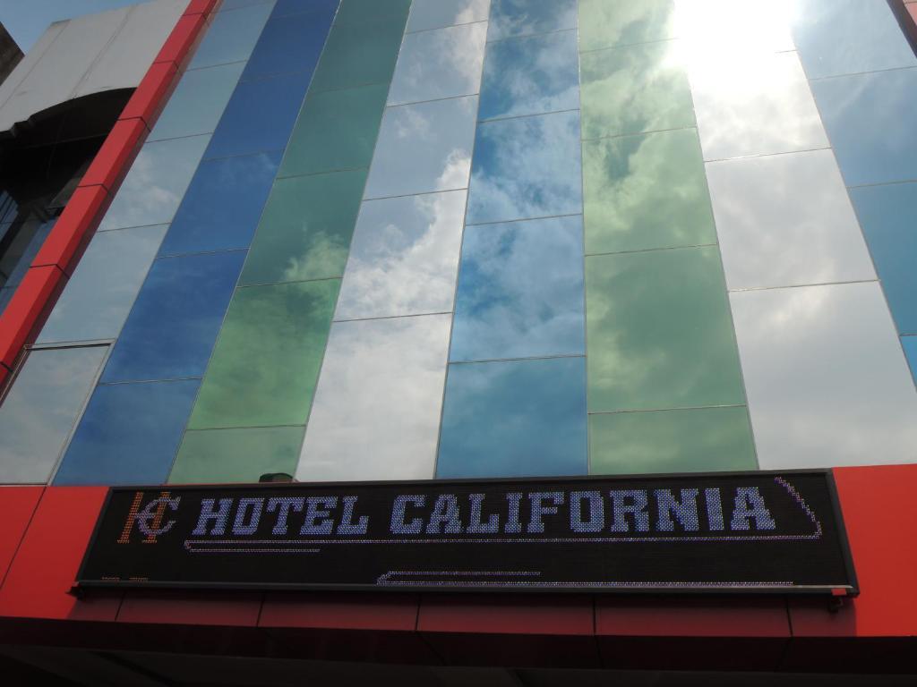 California Hotel Джакарта Экстерьер фото