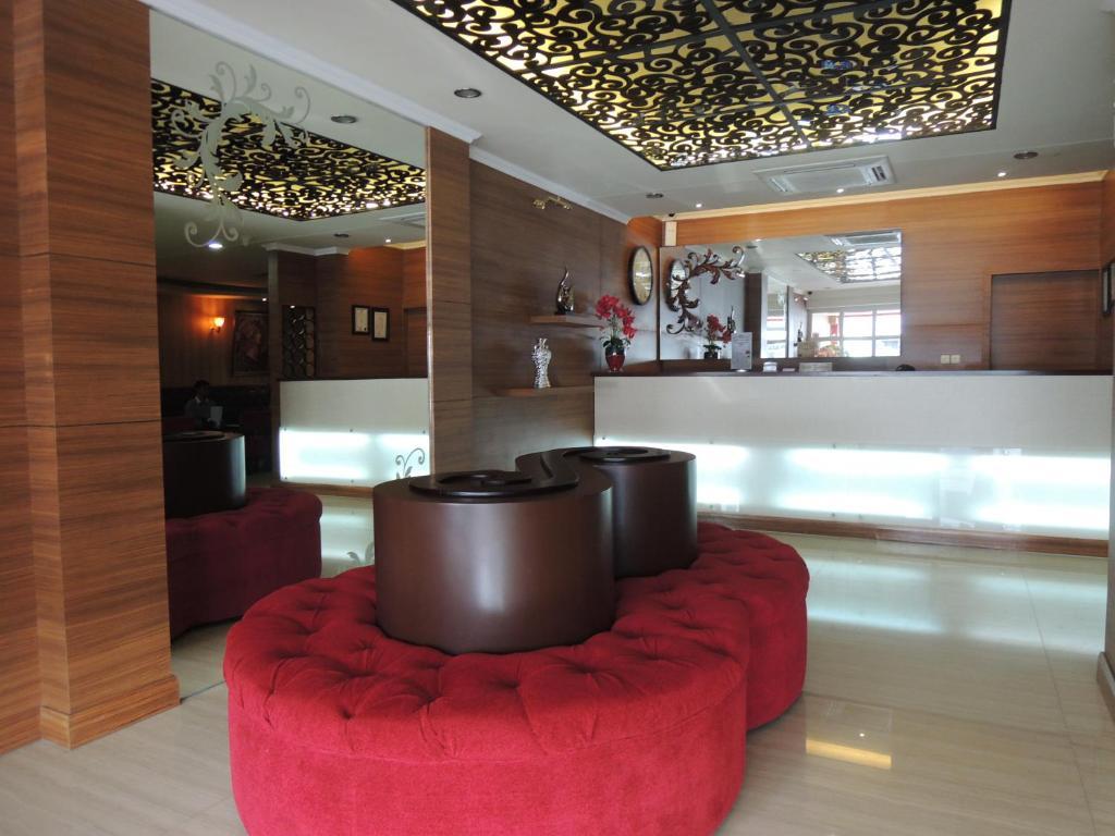 California Hotel Джакарта Экстерьер фото