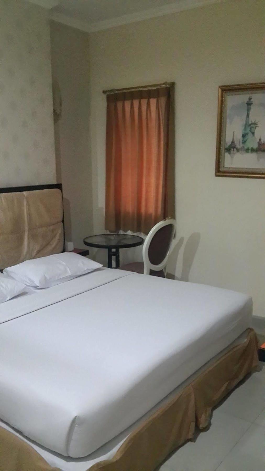 California Hotel Джакарта Экстерьер фото