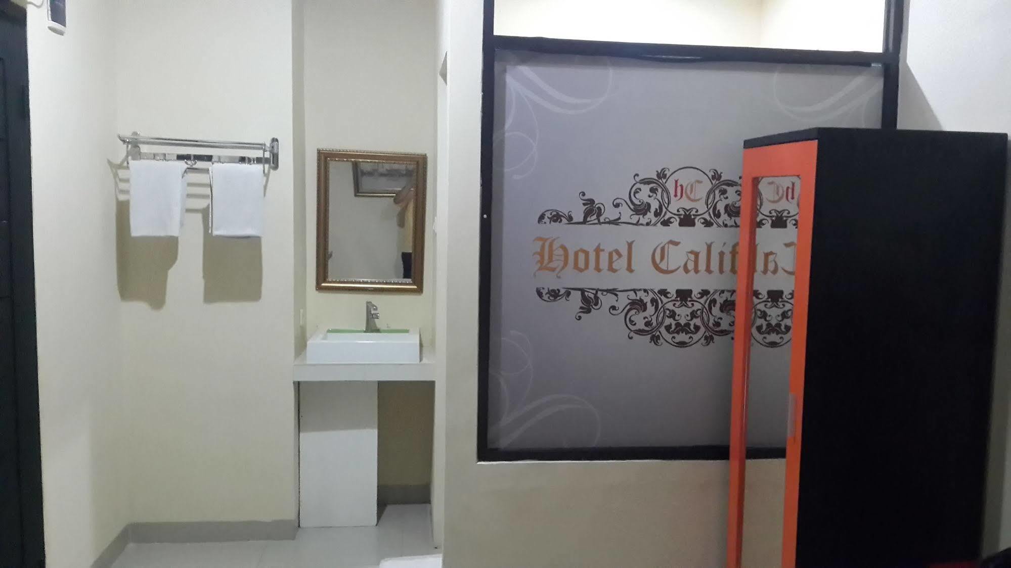 California Hotel Джакарта Экстерьер фото