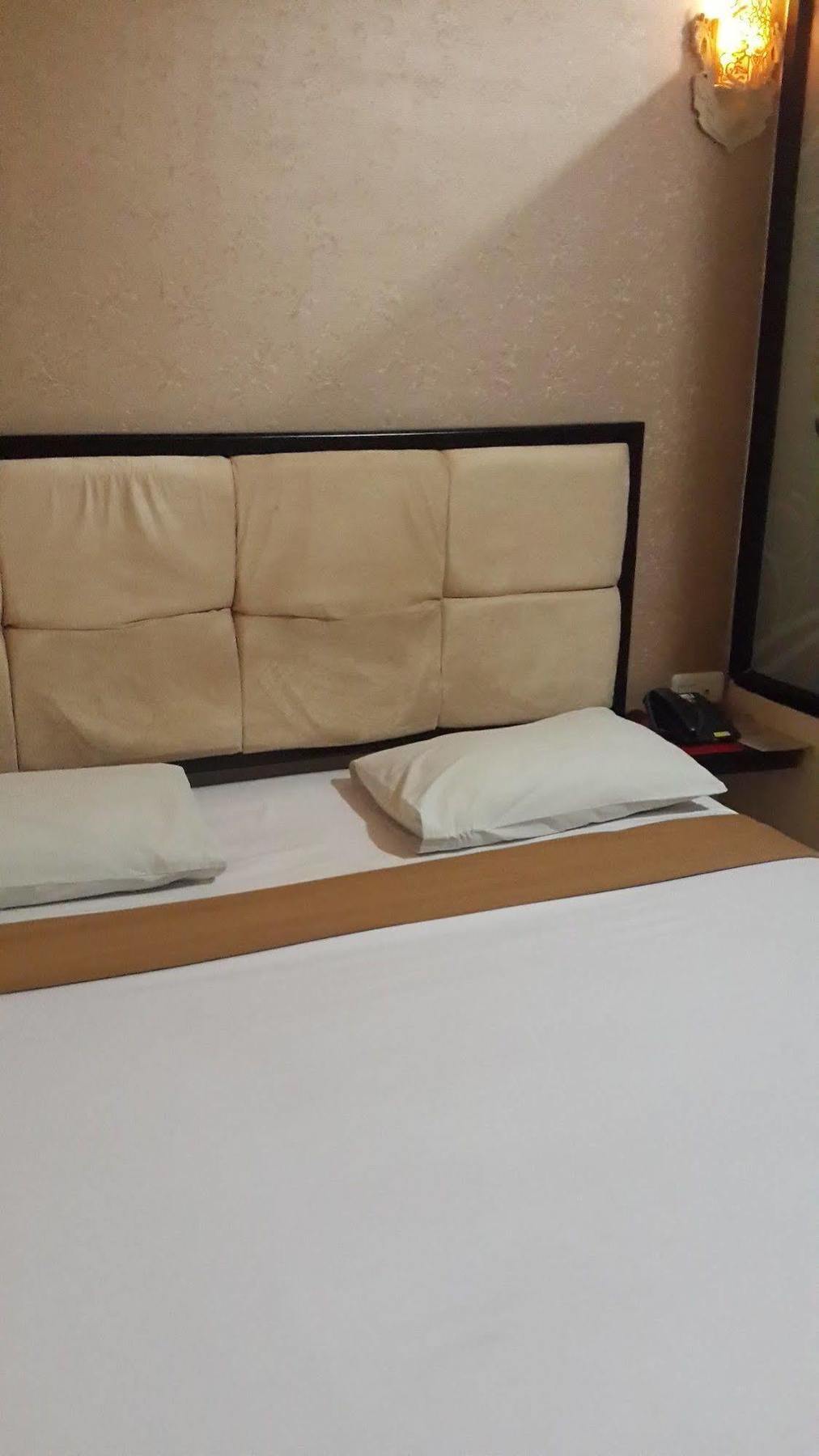 California Hotel Джакарта Экстерьер фото